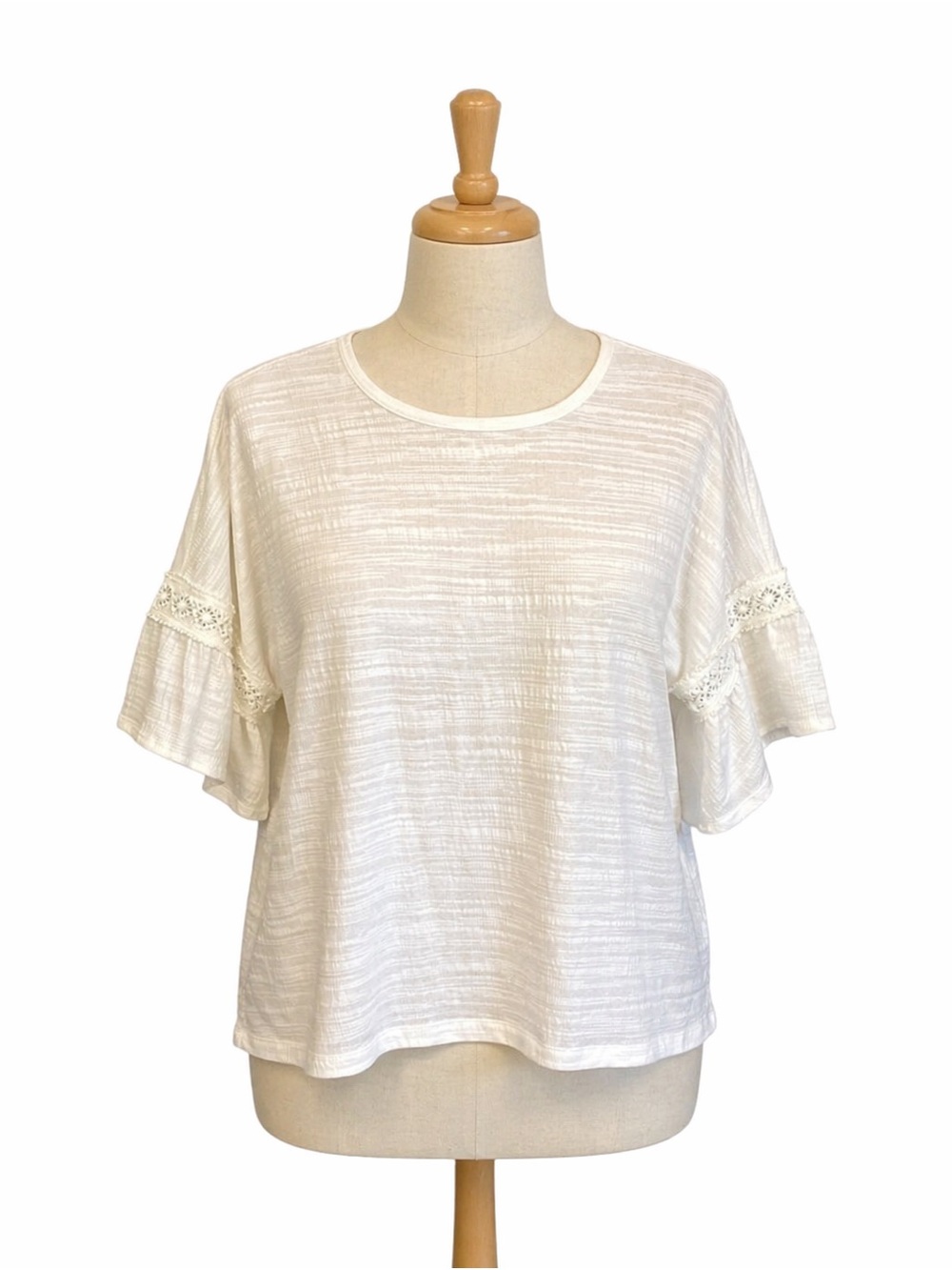 Ruby Rd. Lightweight white short sleeve top crochet on bell sleeves Size M NWT